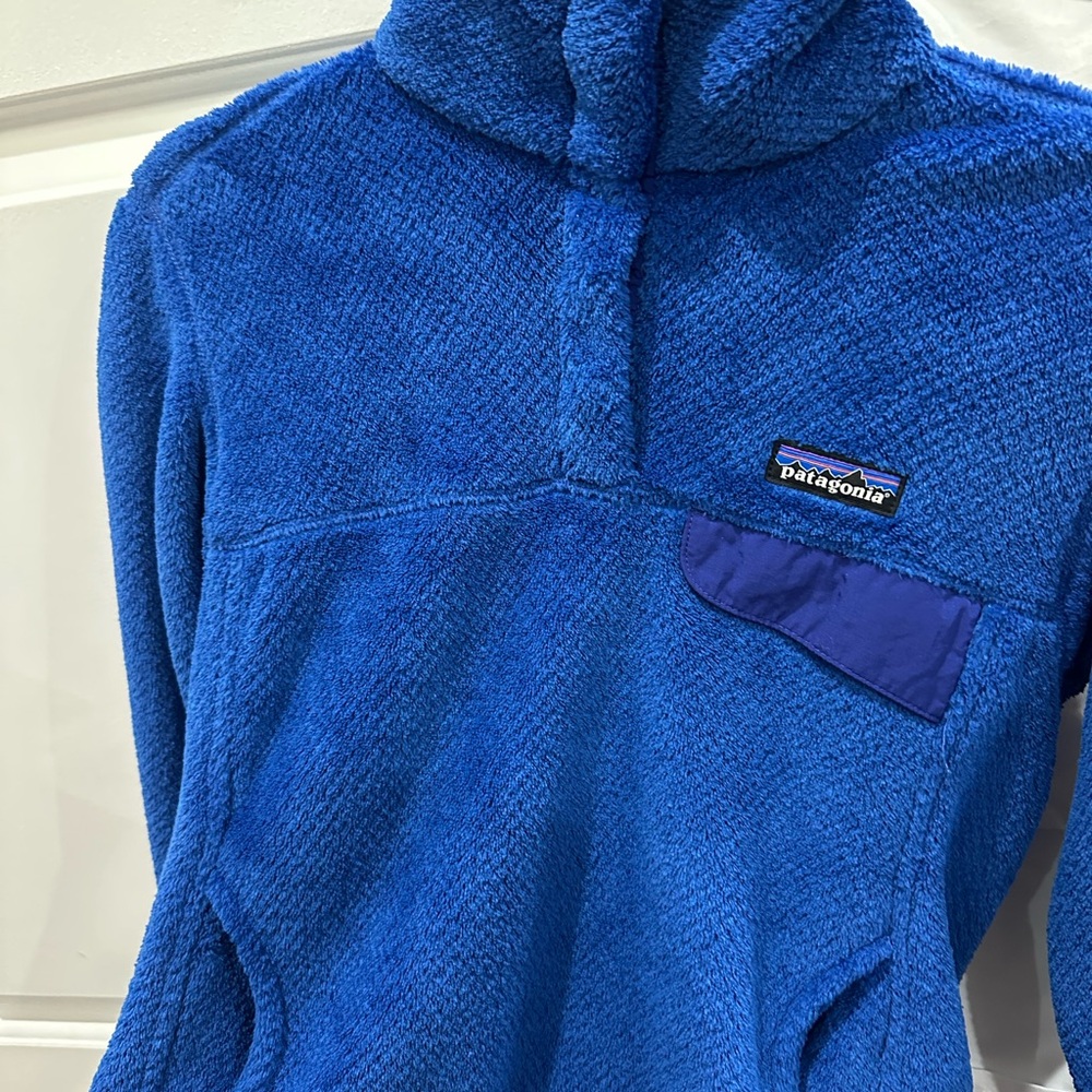 Patagonia blue jacket / pullover